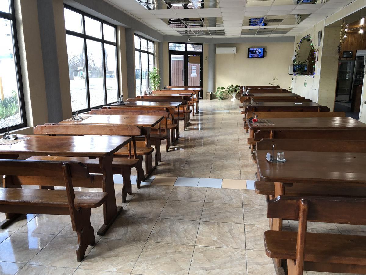 Cafe-Hotel Assir Pitsunda Exterior foto