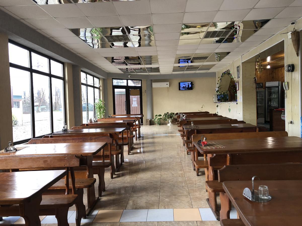 Cafe-Hotel Assir Pitsunda Exterior foto
