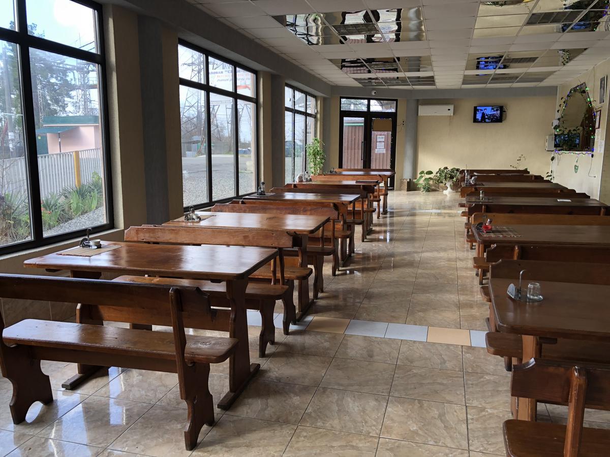 Cafe-Hotel Assir Pitsunda Exterior foto
