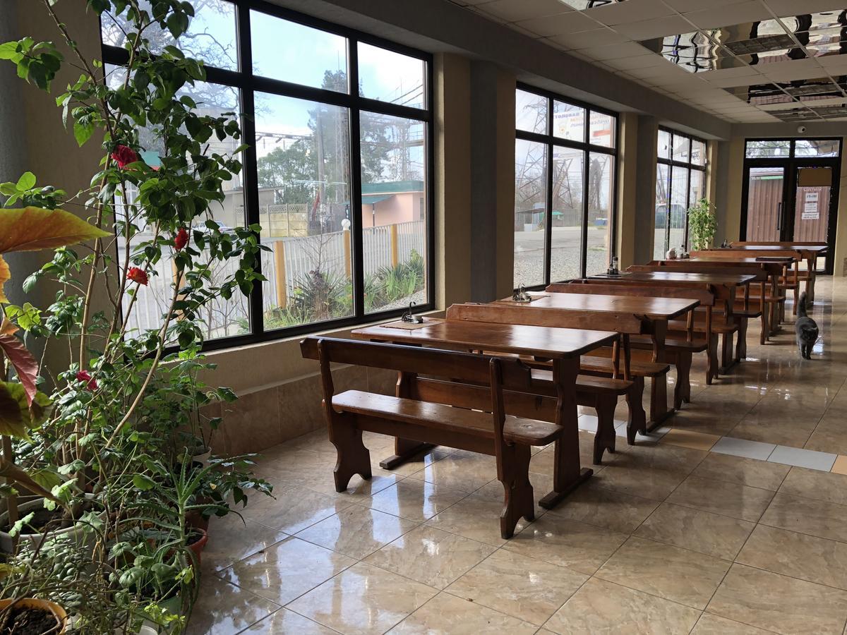 Cafe-Hotel Assir Pitsunda Exterior foto